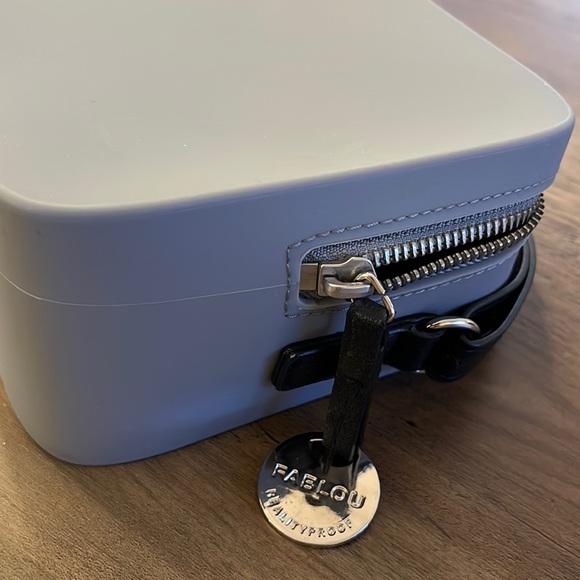 VEGAN CHELSEA CLASSIC GREY BAG WITH BLACK STRAP - Picture 3 of 8